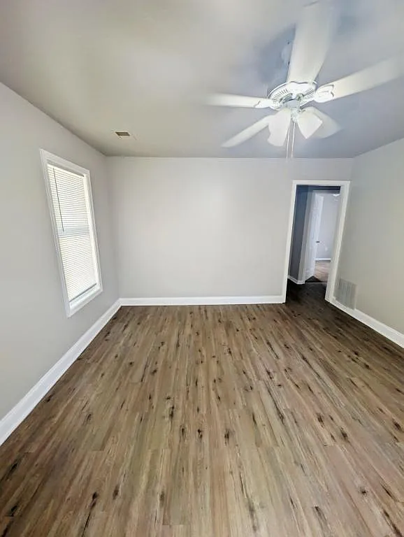 2524 Cass St — Photo 3
