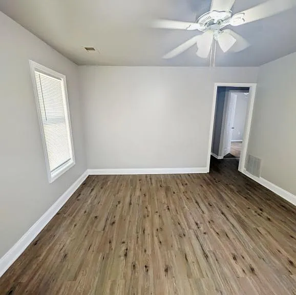 2524 Cass St — Photo 3