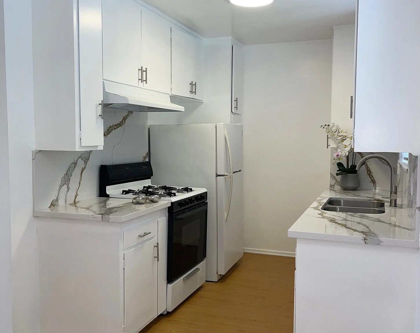 2 bed, 1.5 bath, 1100 sqft, $3,295 — Photo 1