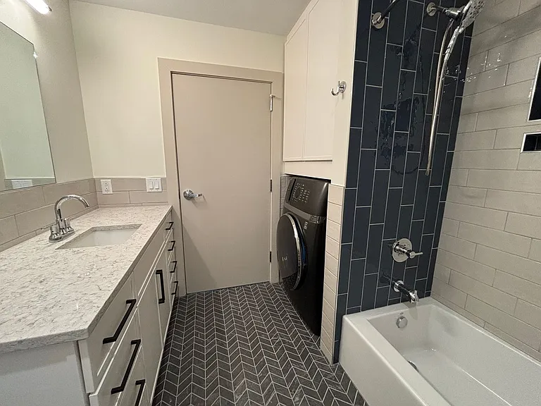 Bank Street Apartments at Burlington Square — Photo 20