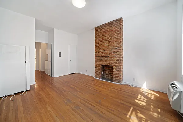 Rented by Bond New York | media 8