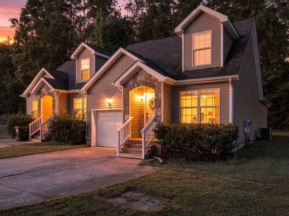 1699 Short Leaf Ln, Soddy Daisy, TN 37379