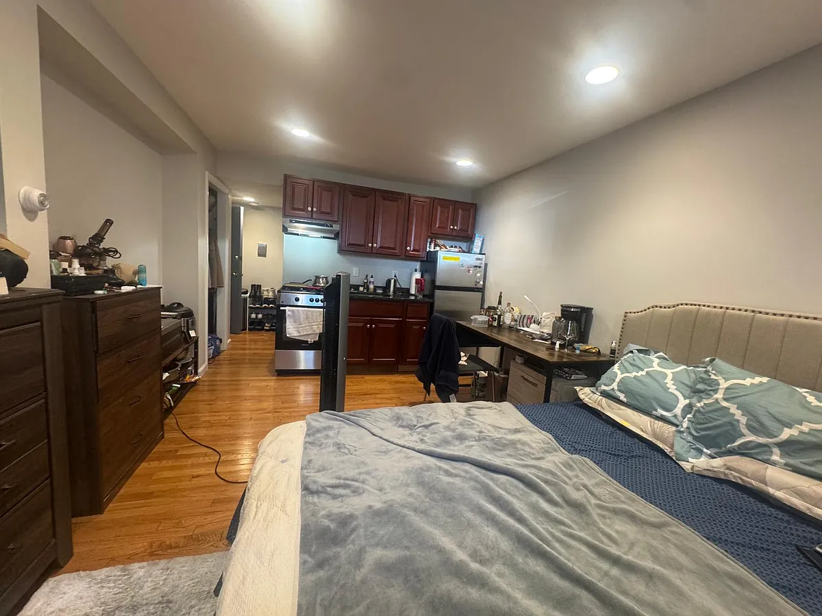 Building Photo - 98 Strathmore Rd #2B
