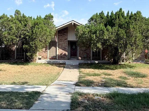 826 Pinoak Dr, Grand Prairie, TX 75052