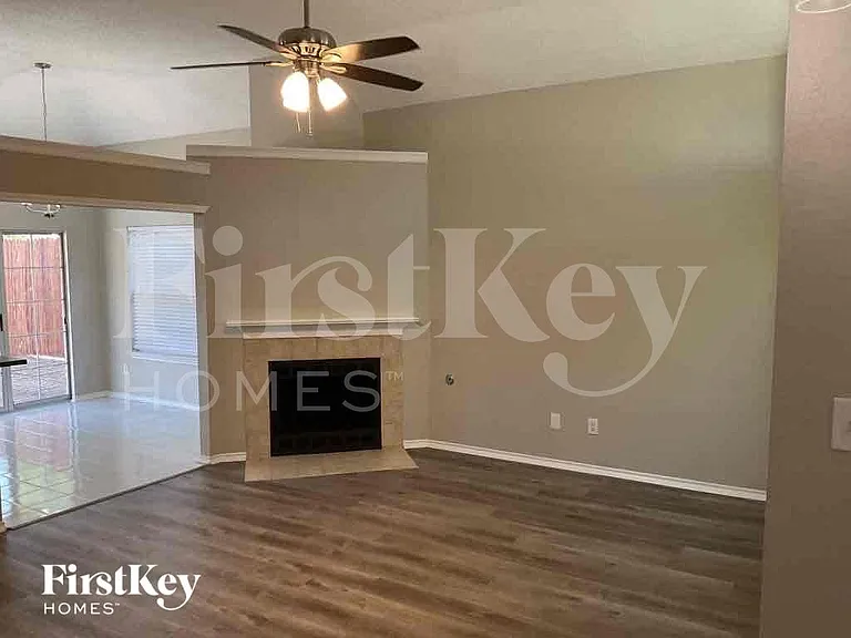10116 Concord Dr — Photo 2