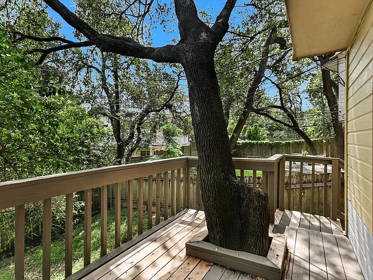 3500 Larchmont Cv #B — Photo 16