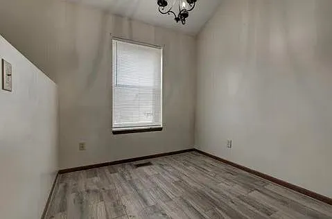 413 Country Club Dr — Photo 4