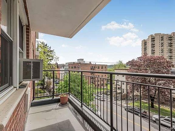 4th image of 440 Warburton Avenue Avenue #3E
