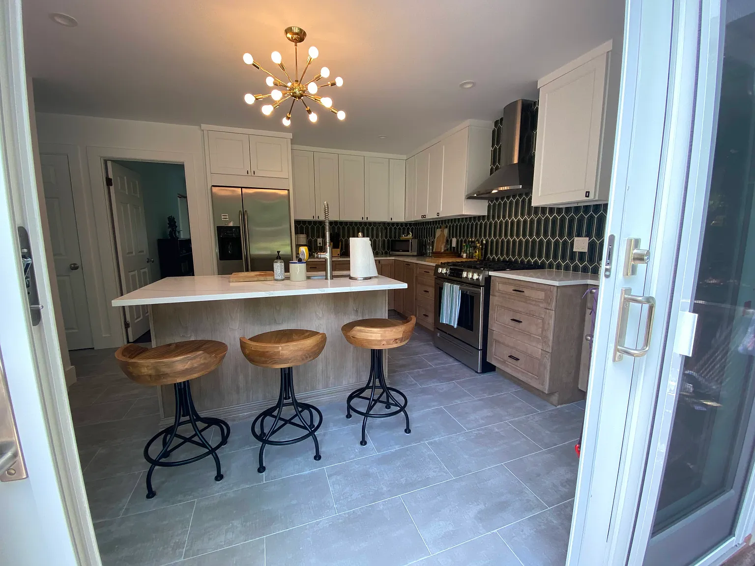 Newly Renovated Shelter Island Gem, 3 blocks from Sunset Beach — Photo 3