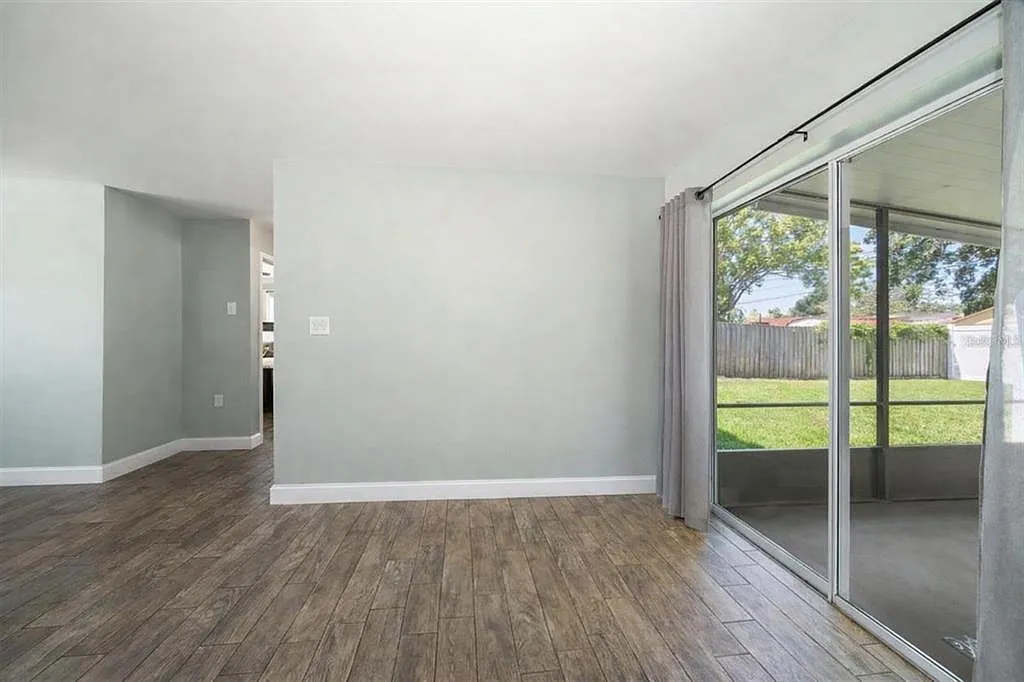 2 bed, 1.0 bath, 856 sqft, $5,000 — Photo 2