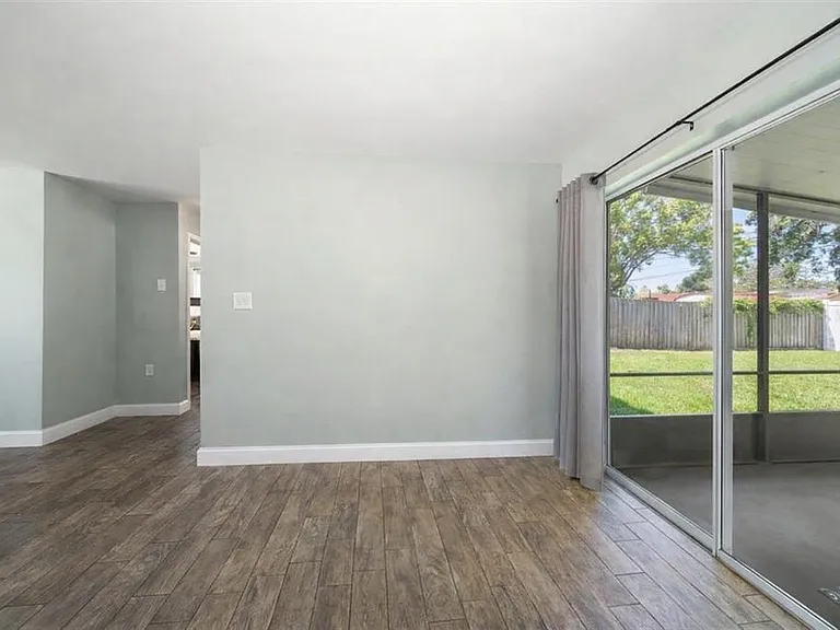 2132 Isabelle St — Photo 2