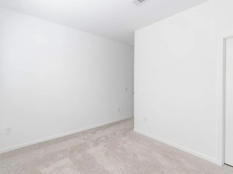 1052 Greenshank Dr — Photo 22
