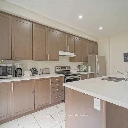 4 bed, $2,900 — Photo 4
