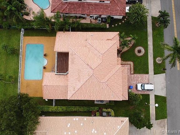 4th image of 881 SW 172nd Ter