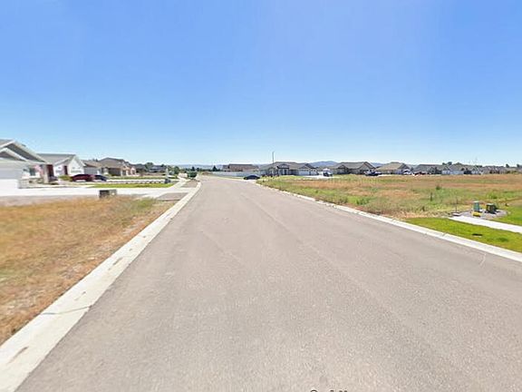 5th image of 565 Badlands St