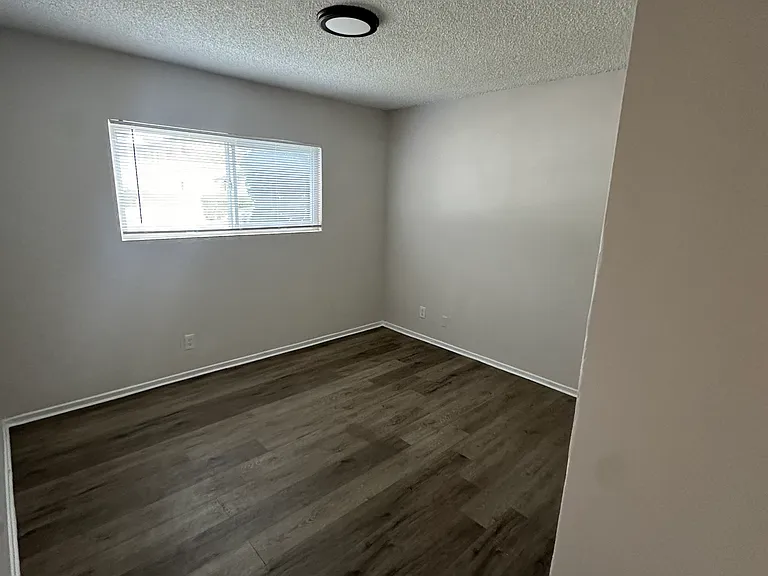 2520 Vanderbilt Ln #3 — Photo 6