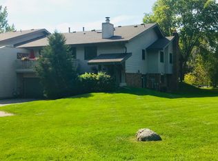 9627 Hampshire Ln, Eden Prairie, MN 55347