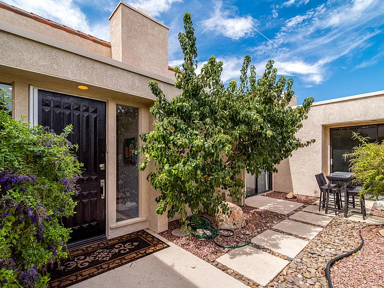 645 Hospitality Dr — Photo 25