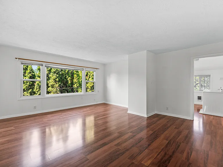 8225 SE Taylor St #B — Photo 5