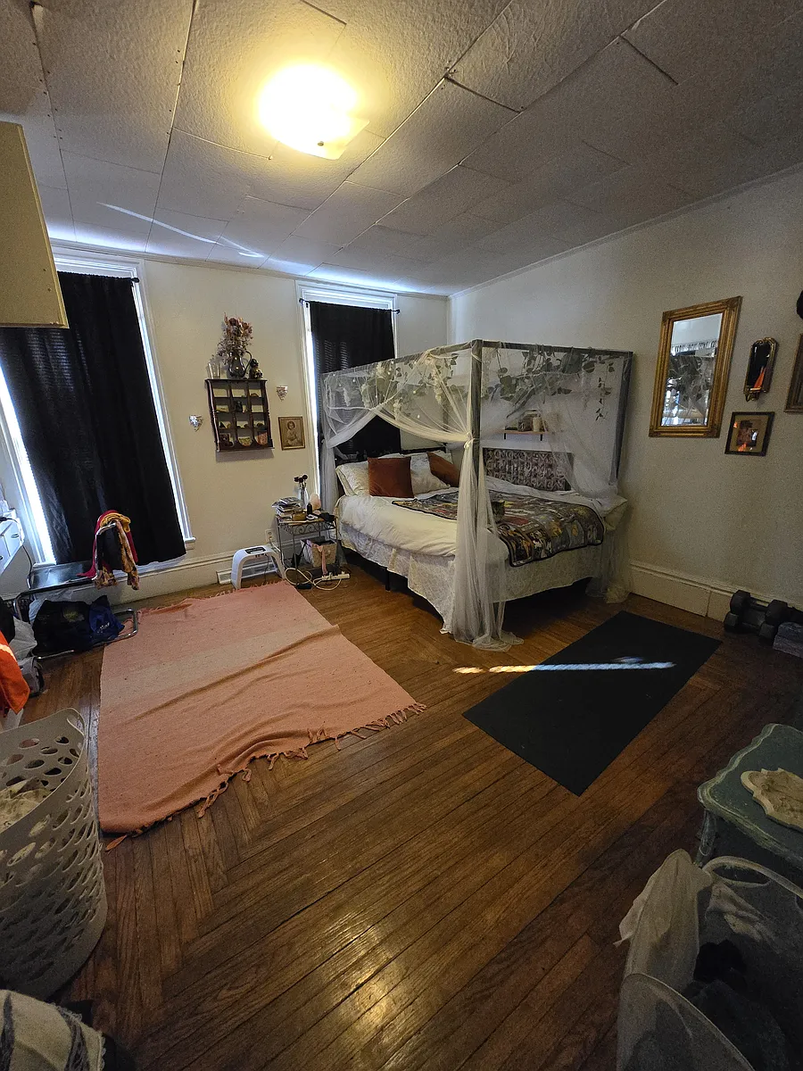 Building Photo - 604 W Cedar St #1