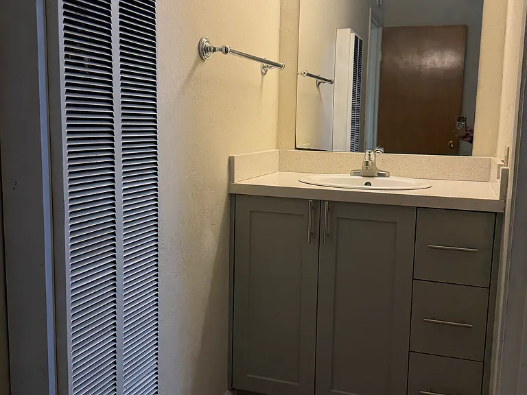 370 Clay St — Photo 6