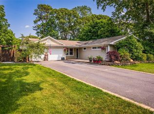 37 Hillsdale Ln, Coram, NY 11727