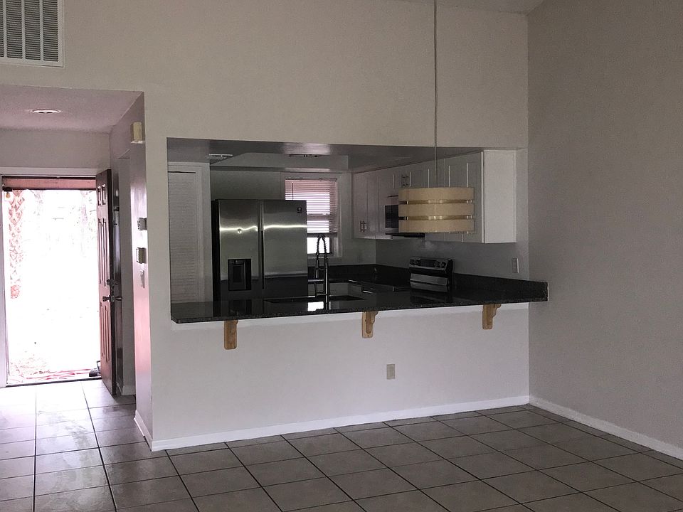 1st image of 944 S Lake Sterling Ct