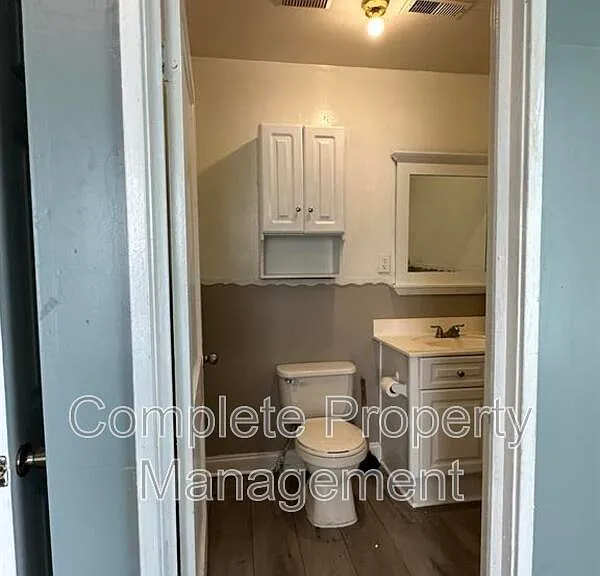 2133 47th St — Photo 5