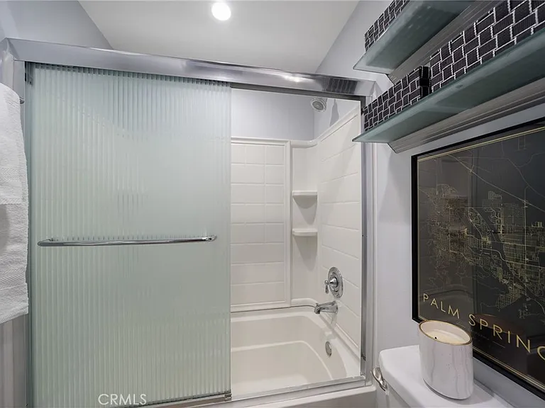 510 N Villa Ct — Photo 15