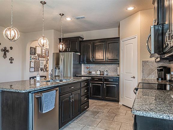 5th image of 2216 Windhaven Dr
