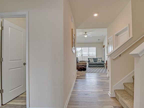 5th image of 548 Burnaby Court