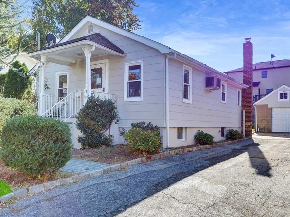 71 Clement Street, Glen Cove, NY 11542