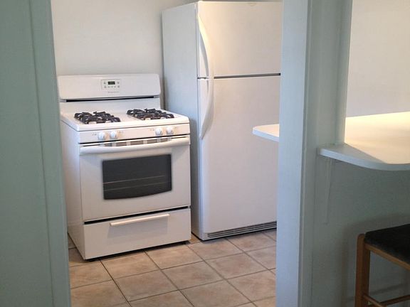 4th image of 226 N Hollywood Way