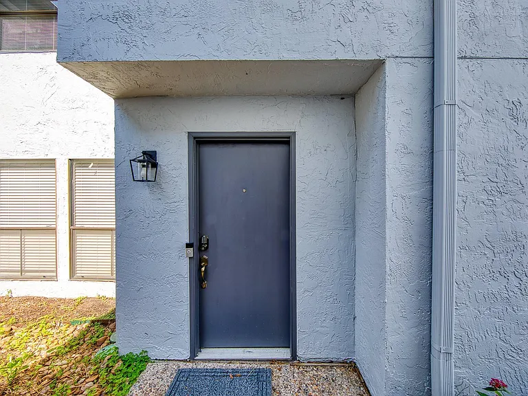1914 Augusta Dr #25 — Photo 2
