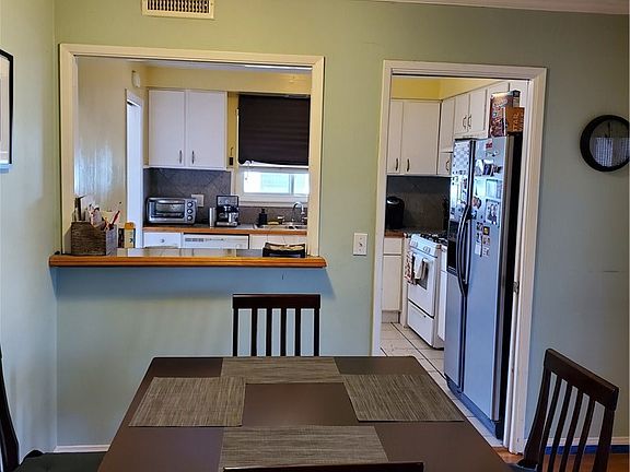 4th image of 23257 Vanowen St