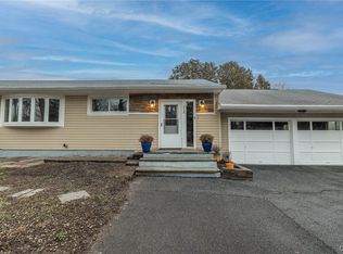 218 Hinsdale Rd, Camillus, NY 13031