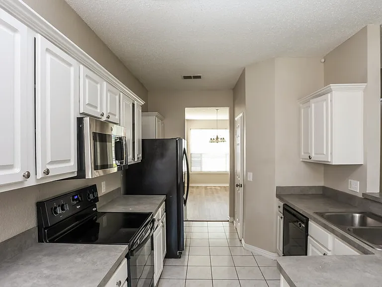 3404 Roddy Dr — Photo 8