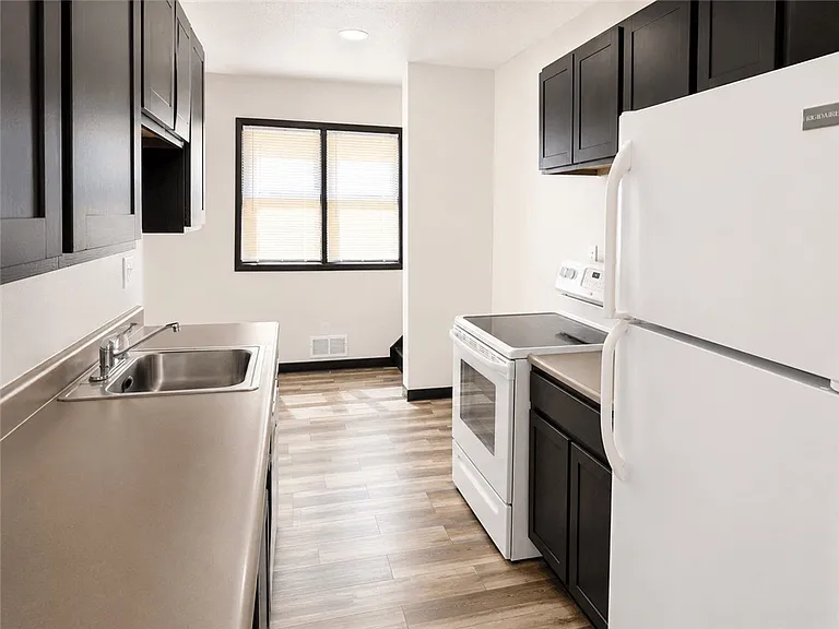 35 Weld St #A — Photo 4