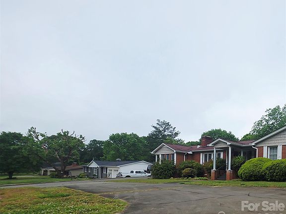 3rd image of 216 Country Club Rd #5