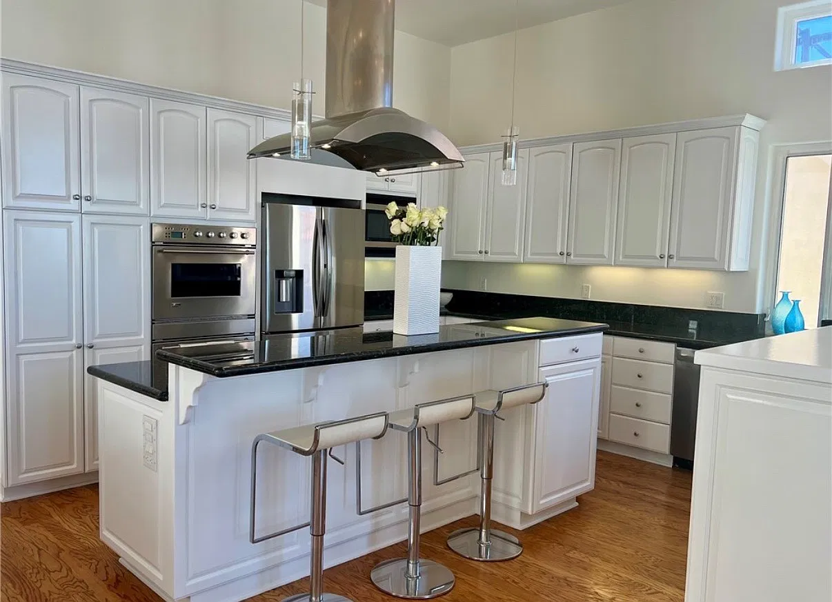 4 bed, 2796 sqft, $10,000 — Photo 4