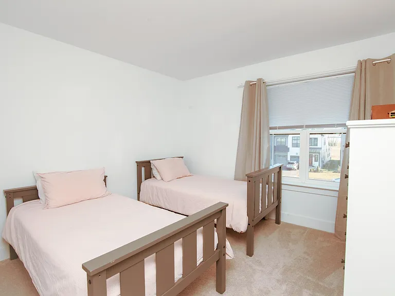 313 Estate Dr — Photo 8