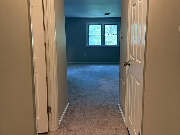 4th image of 1108 Yardley Cmns
