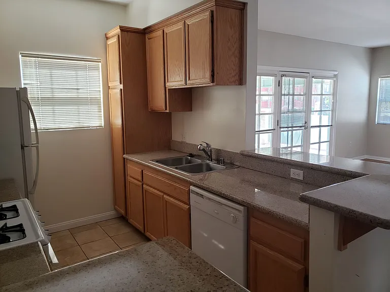 Sedona Apartments — Photo 8