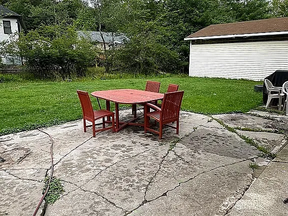 3 bed, $2,200 — Photo 4