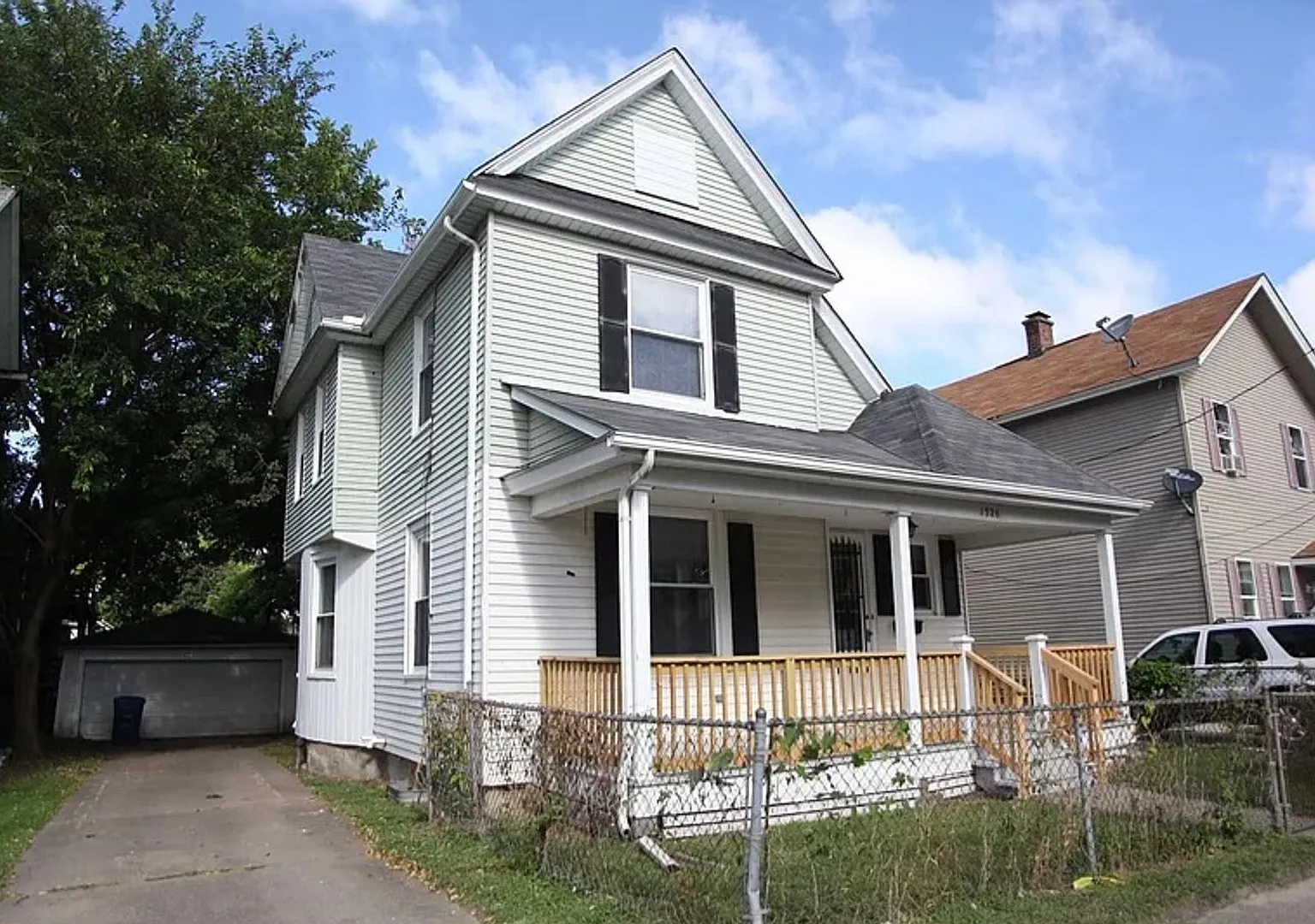 Large house — Photo 1