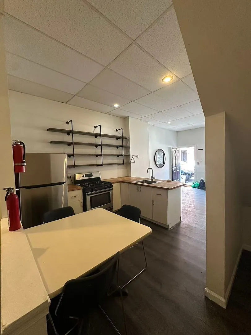 432 Dickinson st — Photo 3