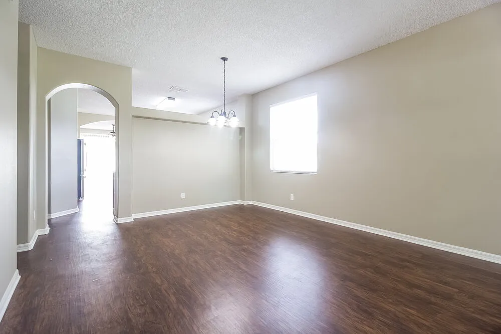 4 bed, 2.0 bath, 1972 sqft, $2,785 — Photo 2
