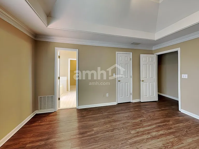 620 Claredon Ct — Photo 12