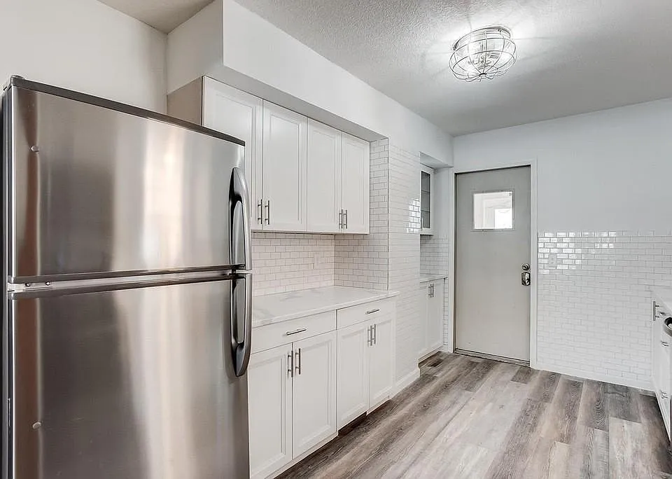 2012 Saint Clair Ave #1