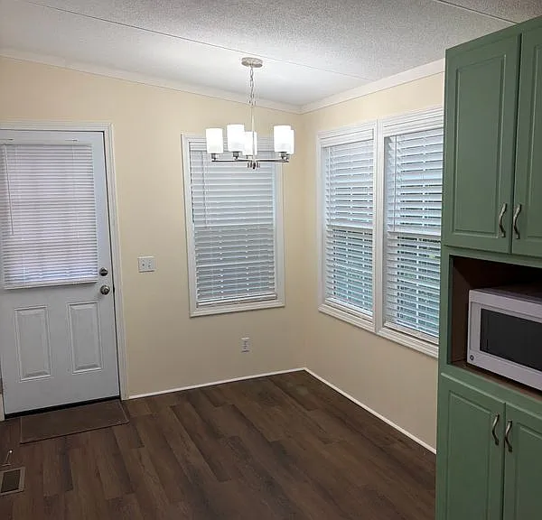 200 Pecan St — Photo 3